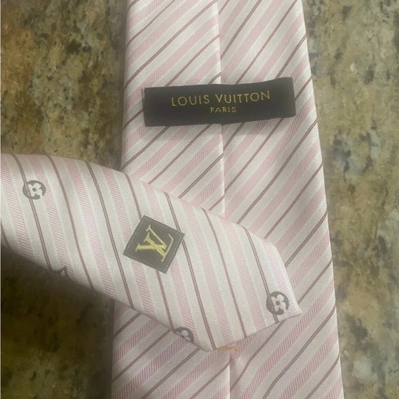 100% Authentic Louis Vuitton tie - Picture 3 of 3